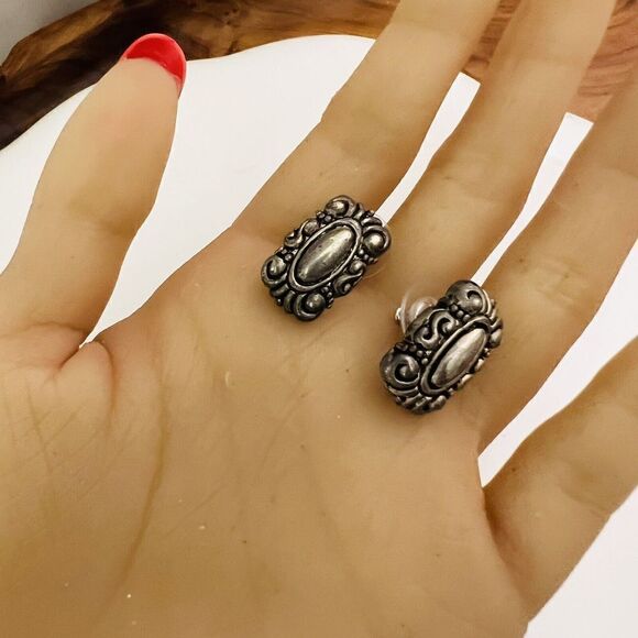 Vintage Earrings Silver Plate Textured Frame Ornate Pierced Rectangular 4572 - Picture 4 of 7